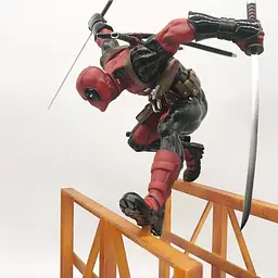 Фігурка Дедпул Уейд Уілсон в стрибку Deadpool Wade Wilson Jump Hurdle 30см DP 60.137 - мініатюра 2