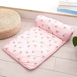 Підстилка, що охолоджує, з подушкою Derby Ice Silk Summer Pet Cooling Mat Strawberry для домашніх тварин 60х80 см
