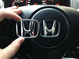 Емблема керма Honda Хром 50х40 мм Пластик на скотчі (Завод) - мініатюра 3