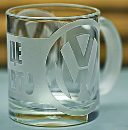 Скляна чашка Volkswagen Фольксваген 320мл з гравіюванням Подарунок автолюбителю кружка для чаю кави з лого авто легендарний слоган - мініатюра 6