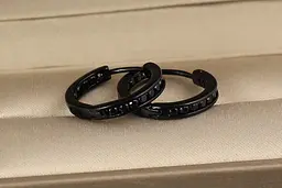 Серьги Xuping Jewelry одна дорожка с камнями бортики по краям с покрытием блэк ган 1,7 см черные - миниатюра 2