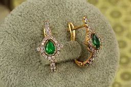 Сережки Xuping Jewelry Капелька із зеленим каменем в обідку з шипами 2 см золотисті - мініатюра 2