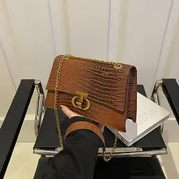 Сумочка на ланцюжку каркасна через плече Lilly P4-6536C коричнева