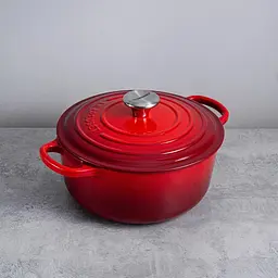 Каструля із кришкою Le Creuset Signature Cast Iron Round Casserole 21177200602430 20 см 2.4 л вишнева