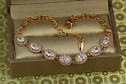 Браслет Xuping Jewelry малинки на ланцюжку із білими каменями 17 см 7 мм золотистий