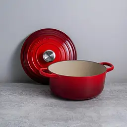 Каструля із кришкою Le Creuset Signature Cast Iron Round Casserole 21177200602430 20 см 2.4 л вишнева - мініатюра 3