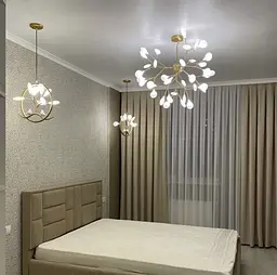 Підвісна люстра на 36 ламп з пелюстками в золотистому корпусі Line.F Колір плафона Прозорий - мініатюра 3