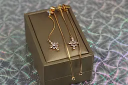 Сережки гвоздики Xuping Jewelry троянда вітрів 9 см золотисті - мініатюра 2