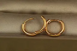Сережки Xuping Jewelry гладкі кільця з округлими краями 1.3 см золотисті - мініатюра 2