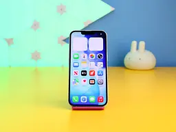 Смартфон Apple iPhone 13 128 ГБ зоряне сяйво (MLPG3) б/в [97834] - мініатюра 2