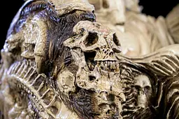 Діорама NECA Костяний Трон Хижак Toys Alien Vs Predator Skull Throne 35.6 см F AP - мініатюра 5