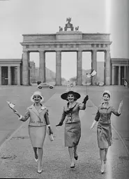 Helmut Newton. Berlin, Berlin - мініатюра 2