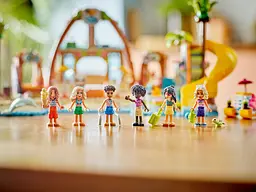Конструктор LEGO Friends Пляжний курорт для сімейного відпочинку 1140 деталей (42673) - мініатюра 15