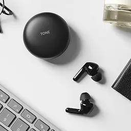 Навушники LG TONE Free FN7 True Wireless ANC UVnano IPX4 Black (HBS-FN7.ABRUBK) - мініатюра 2