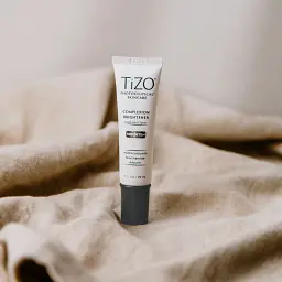 Крем для вирівнювання кольору обличчя TiZO Photoceutical Skincare Complexion Brightener 29 мл - мініатюра 4