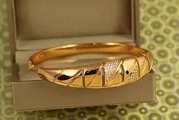 Браслет бенгл Xuping Jewelry Полум'яний вітраж 60 мм на руку від 17 до 19 см золотистий - мініатюра 2