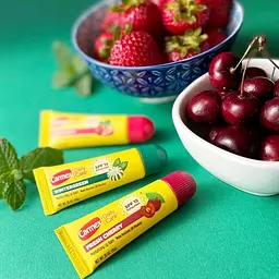 Набір бальзамів для губ в тубі 3-Pack Cherry, Strawberry, Wintergreen SPF 15 Carmex 3х10 г - мініатюра 2