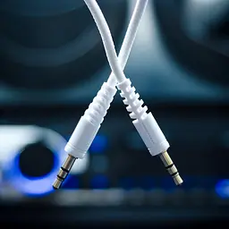 Кабель Xqisit Audio Cable 3.5 мм - 3.5 мм (M/M), 1.2 м, Білий (4029948026954) - мініатюра 2