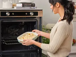 Форма для випічки з кришкою KitchenAid керамогранітна 31,2x18,8x7,2 см 1,9 л фісташковий колір (CC007425-001) - мініатюра 5