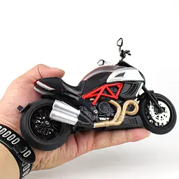 Колекційна масштабна модель мотоцикла TK Group Ducati Diavel Carbon зі світлом, звуком та амортизацією 1:12 - мініатюра 7