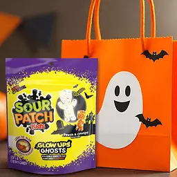 Жувальні цукерки Sour Patch Kids Glow Ups Ghosts Halloween Soft & Chewy Candy 237г - мініатюра 7