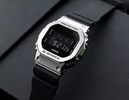 Наручні годинники чоловічі Casio G-Shock GM-5600-1ER з полімерним ремінцем - мініатюра 5