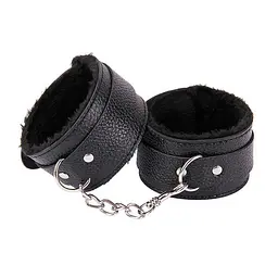 Шкіряні наручники з хутром BDSM One size K000316