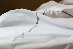 Комплект постільної білизни Полуторний з вишивкою та кантом український хрестик Dark Blue із перкалю в чохлі (25140/3) - мініатюра 7