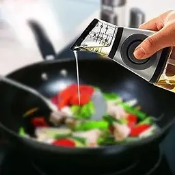 Диспенсер дозатор для олії соусу оцту скляна пляшка з мірною шкалою та насосом 500 мл Press & Measure, Kitchen Master Сірий 85789 - мініатюра 9