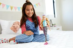Лялька Barbie Модниця в майці Малібу та легінсах (GRB50) - мініатюра 7