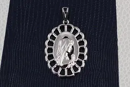 Ладанка Xuping Jewelry овальна молющаяся мати 3.5 см срібляста