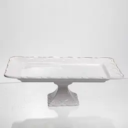 Тортовница на ножке White Square 25.5*25.5 см фарфоровая квадратная Yiwu 120-YH-HG062