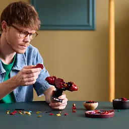 Конструктор LEGO Super Heroes Marvel Бюст Залізної Людини MK4, 436 деталей (76327) - мініатюра 9