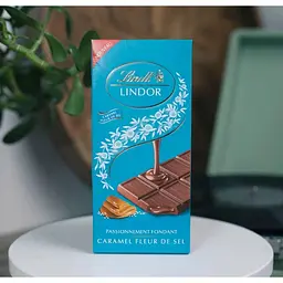 Шоколад Lindt Lindor з карамеллю та сіллю 100 г - мініатюра 2