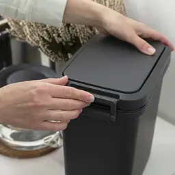 Відро для сміття MBM My Home з кришкою 6 л антрацит (BIN-04 6L ANTHRACITE) - мініатюра 3