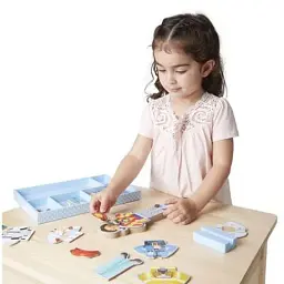 Ігровий набір Melissa&Doug Магнітна вдягалка Джулія (MD5164) - мініатюра 4