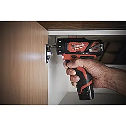 Дриль-шуруповерт акумуляторний MILWAUKEE, M12 BDDXKIT-202C, 32Нм (ЗУ, 2х2Аг, насадки, кейс) - мініатюра 5