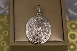 Ладанка Xuping Jewelry овальна Марія з немовлям 2,8 см срібляста