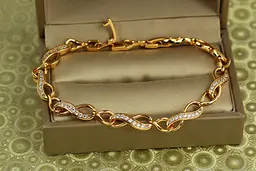 Браслет Xuping Jewelry Вісімки з камінчиками 17 см 5 мм золотистий