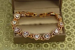 Браслет Xuping Jewelry Сердечки в обідку фіанітів 19,5 см 10 мм золотистий