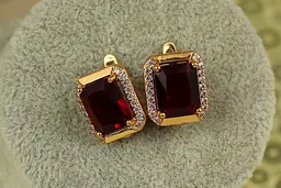 Сережки Xuping Jewelry Великий прямокутник з червоним каменем 1,4 см золотисті