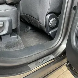 Накладки на пороги для Ford Kuga / Escape 2013-2019 Нержавіюча сталь із загином та Логотипом 4 шт (Premium P-FO24) - мініатюра 3