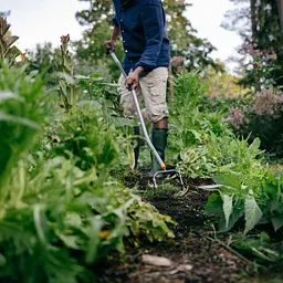 Мотика-розпушувач від бур'янів S-ручка Fiskars Ergonomic (1077111) - мініатюра 4