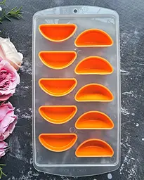 Форма для льоду «Дольки апельсина» із пластику, 10 комірок, 21,6×11×2,5 см, Kitchen Master Помаранчевий 87410 - мініатюра 4