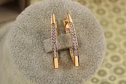 Сережки Xuping Jewelry дорожки стрелы с камнями с внешней и внутренней стороны 3 см золотисті