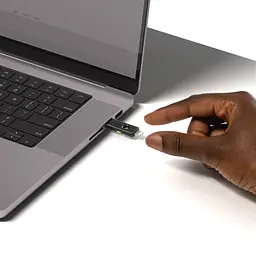 Апаратний ключ Yubico Yubikey 5Ci USB Type-C, Lightning (683072) - мініатюра 5