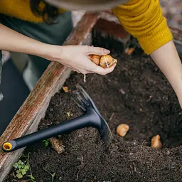 Сапка ручна Fiskars Solid 7,4 см, три зуба (1072100) - мініатюра 3