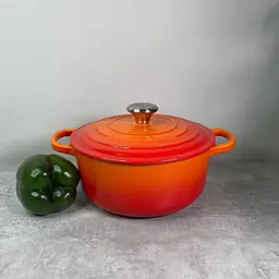 Каструля із кришкою Le Creuset Signature Cast Iron Round Casserole 21177240902430 24 см 4.2 л вогняна