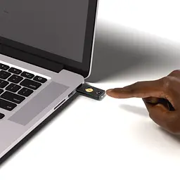 Набір апаратних ключів Yubico YubiKey 5 NFC USB Type-A 2-Pack (683066-2) - мініатюра 10