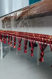 Скатертина силіконова з бордовою бахромою 260х150 см - мініатюра 2